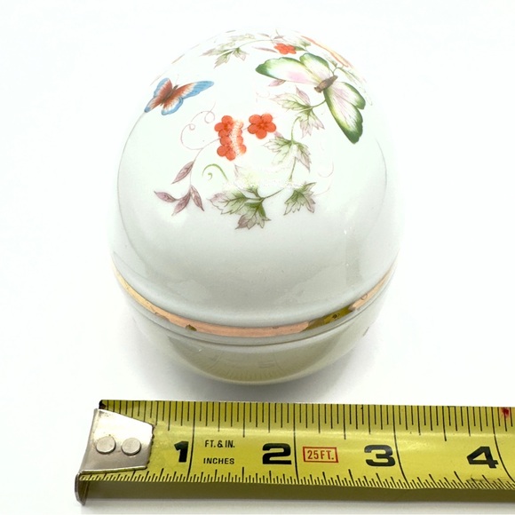 Avon Vintage Butterfly Fantasy Egg Trinket Box 1970’s Dated 1974, 22k Gold Trim - Picture 12 of 13